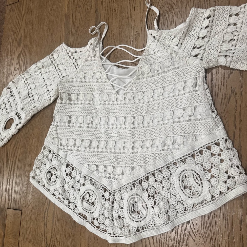 SUGAR + LIPS White Boho Crochet Lace Bell Sleeve Top (Style T7103) Medium - Picture 8 of 9